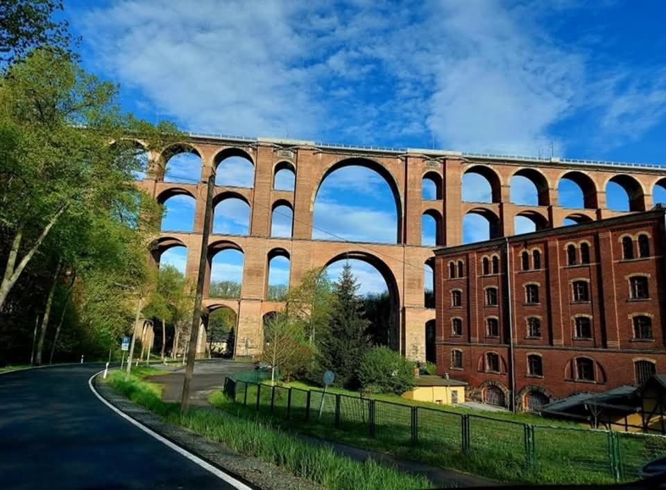 Ferienwohnung "Blick Mylau" - Naehe Freizeitpark Plohn & Weltgroesster Ziegelsteinbruecke Райхенбах-им-Фогтланд Екстериор снимка