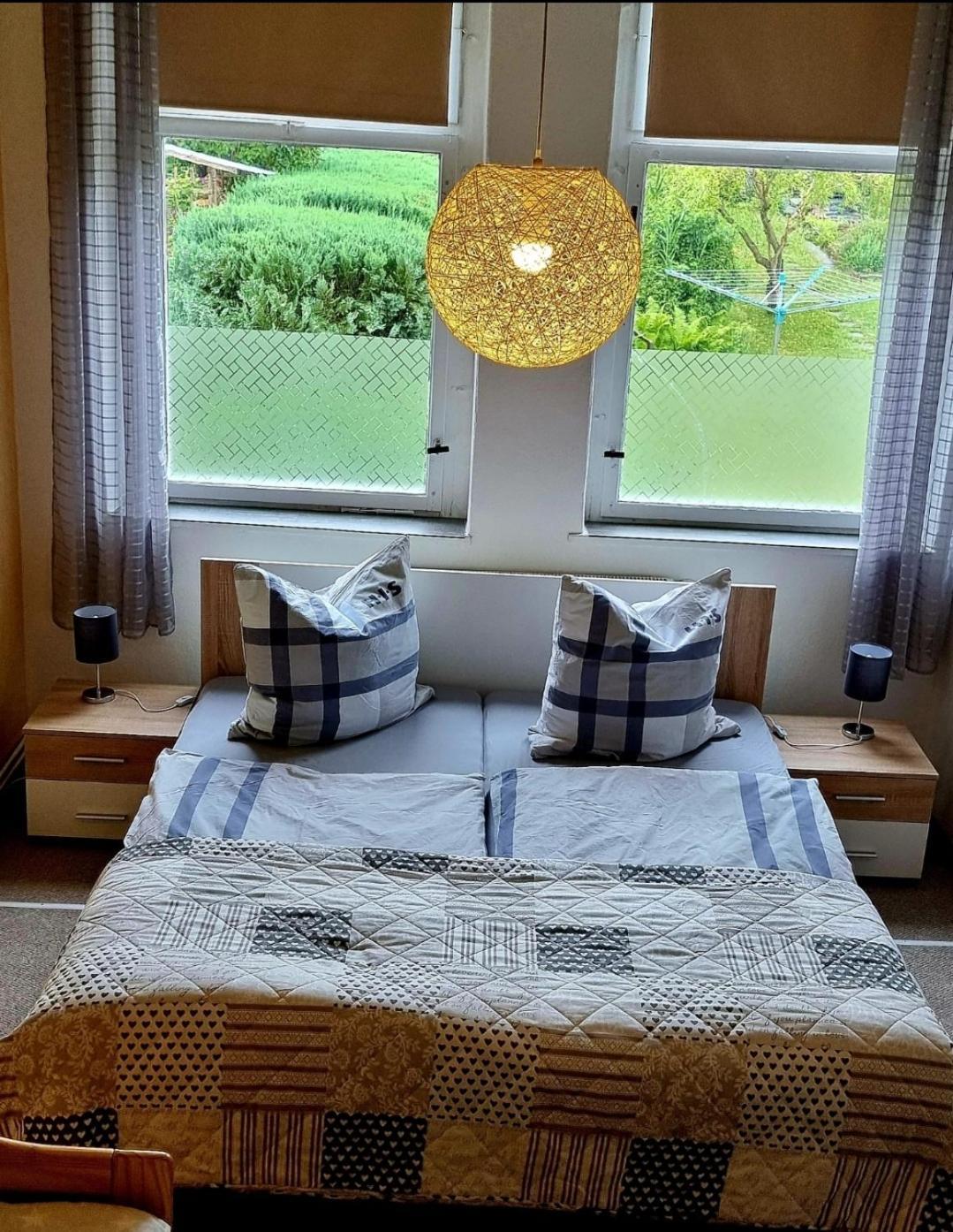 Ferienwohnung "Blick Mylau" - Naehe Freizeitpark Plohn & Weltgroesster Ziegelsteinbruecke Райхенбах-им-Фогтланд Екстериор снимка